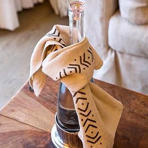 Usare lo stencil con la vernice per tessuti per creare motivi e decori fatti a mano