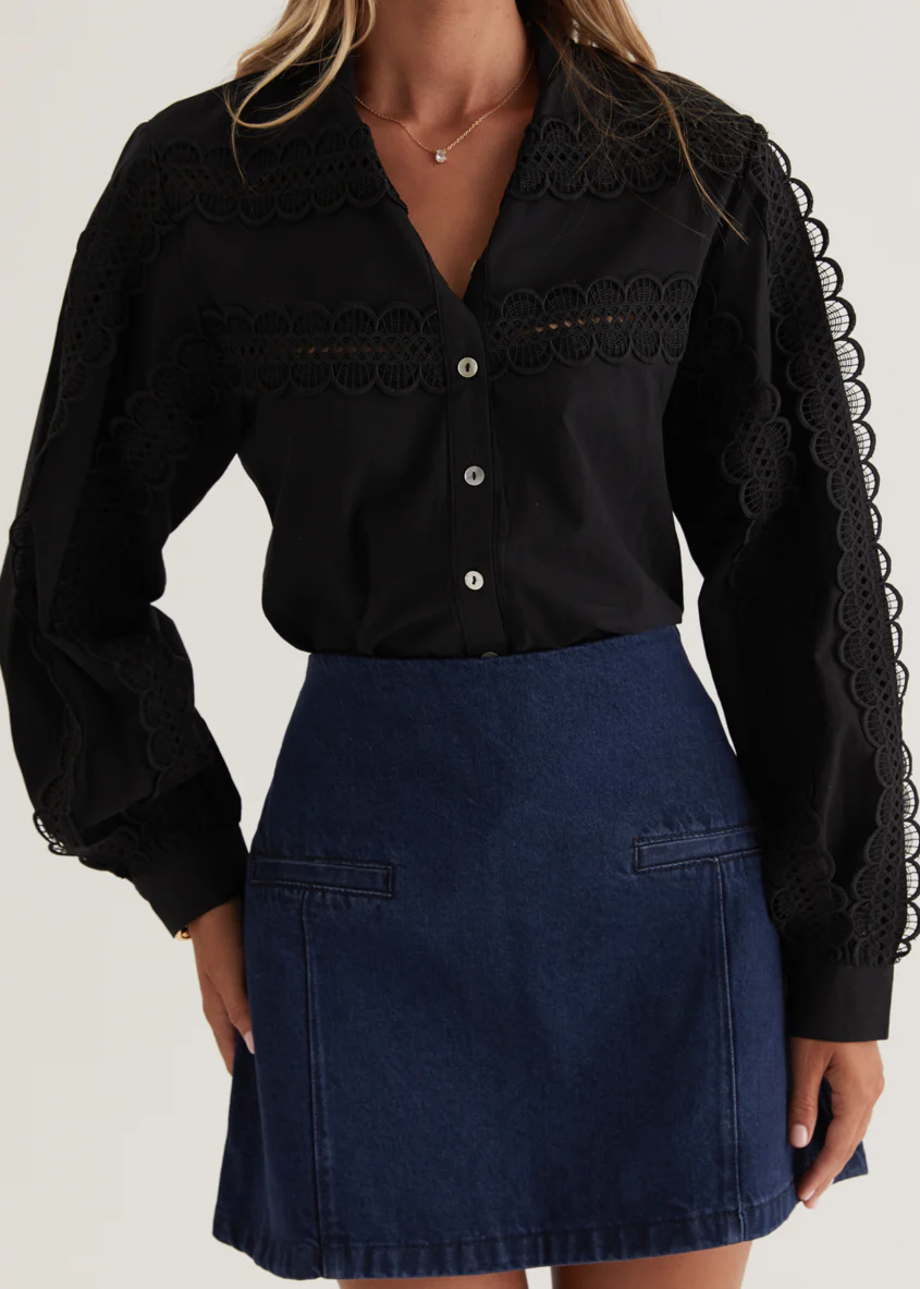 Betty Embroidered Shirt - Black - Honorern