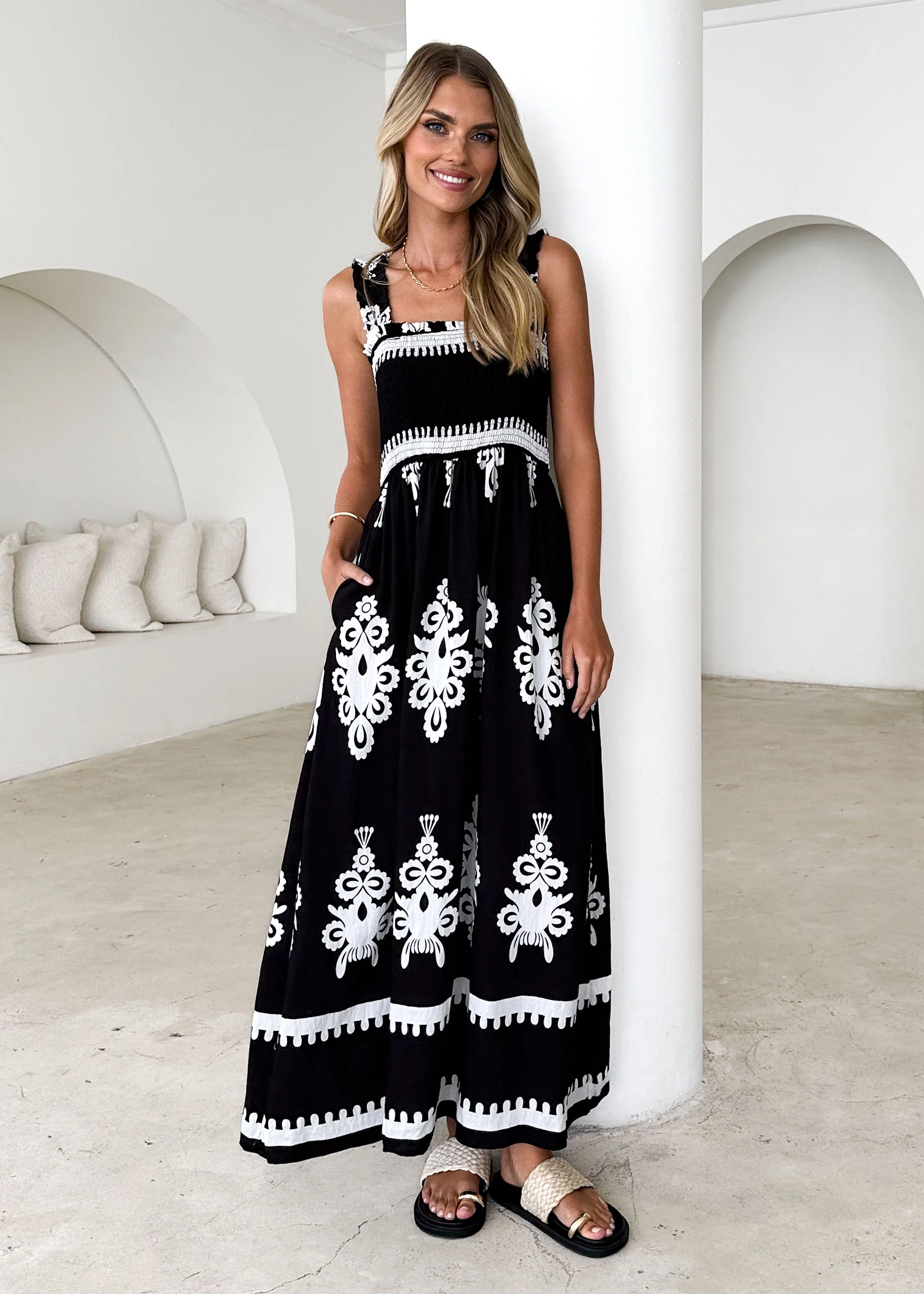 Arana Maxi Dress - Black Abstract - Honorern