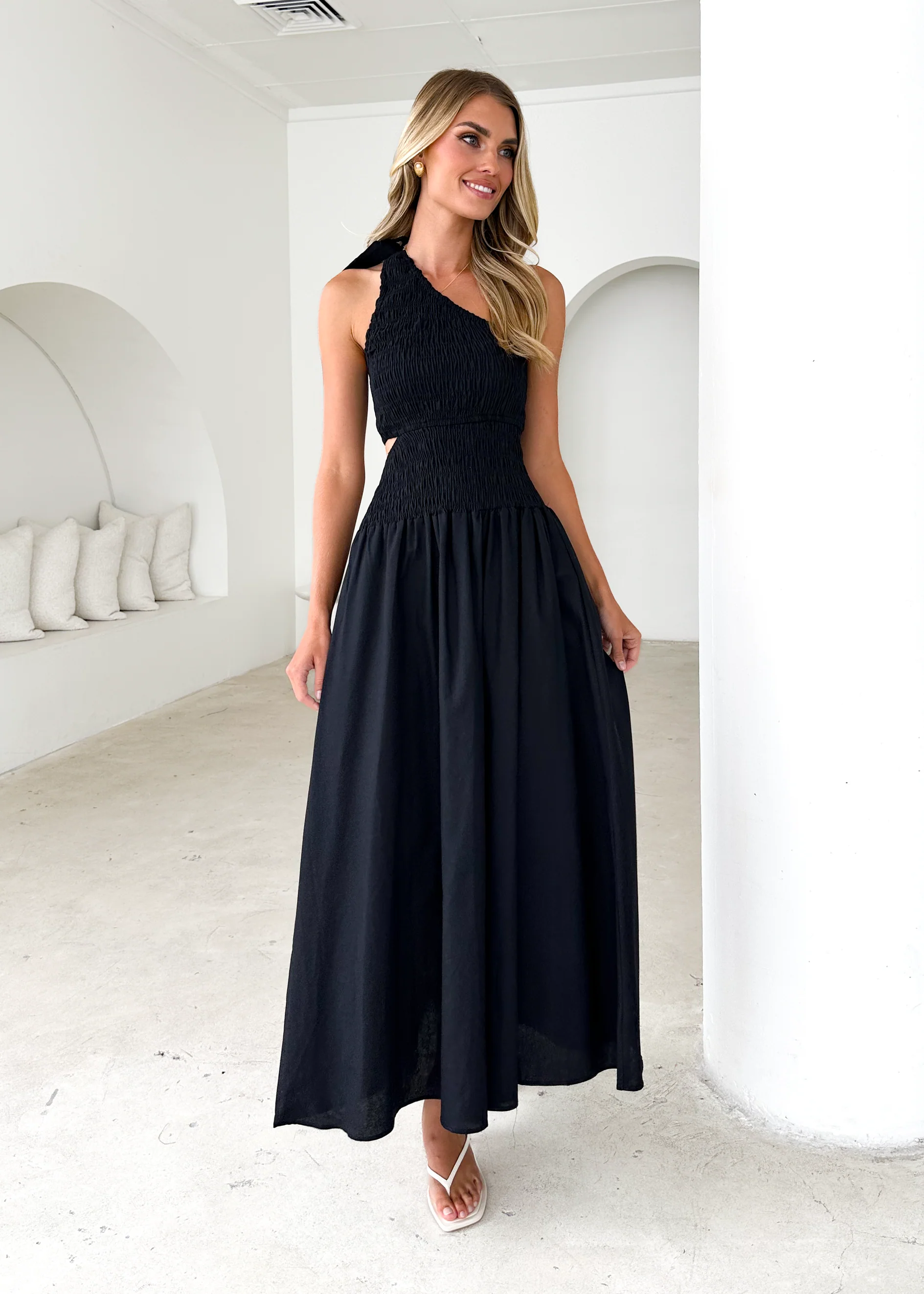 Villa One Shoulder Maxi Dress - Black - Honorern