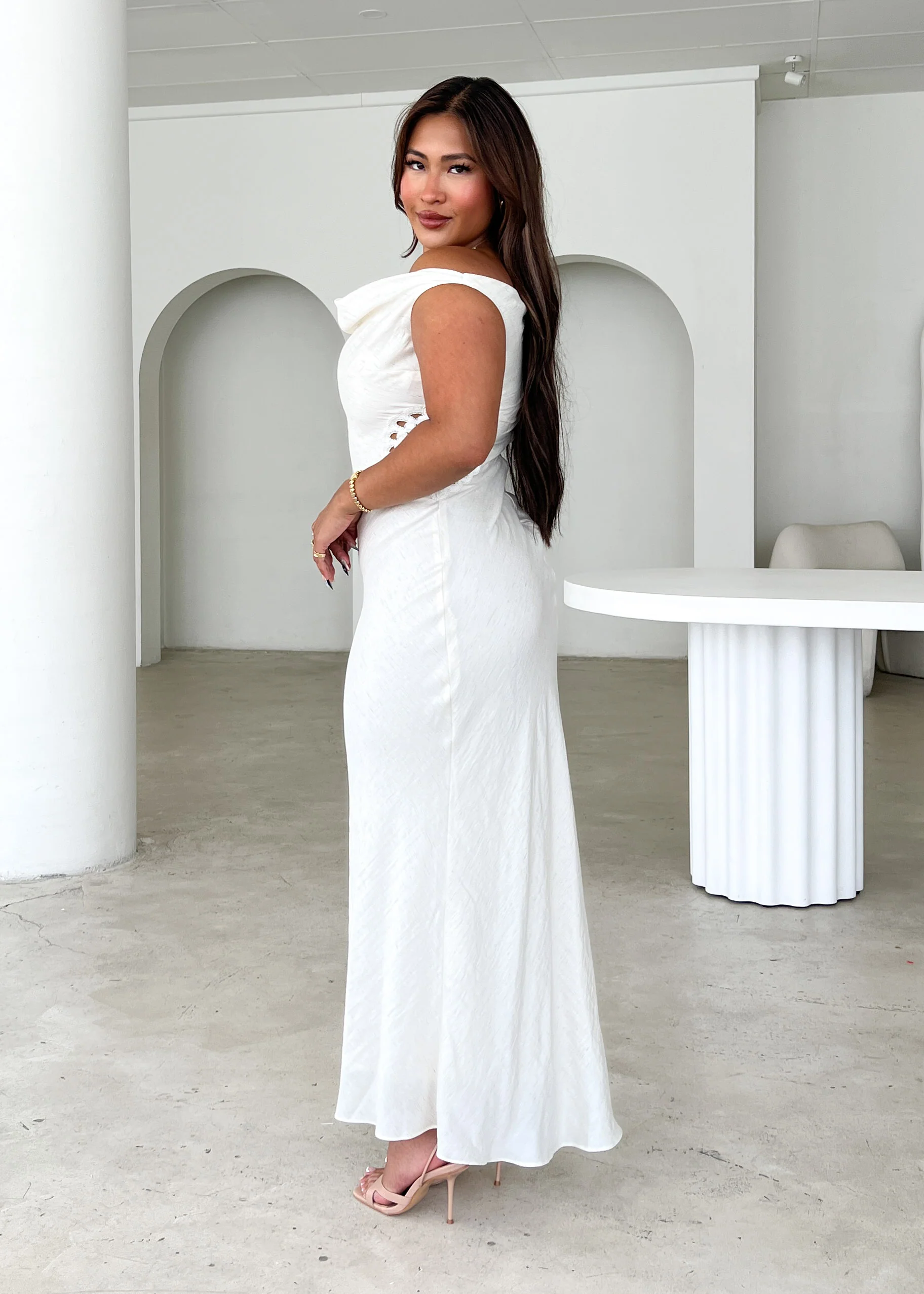 Sarai One Shoulder Maxi Dress - Cream - Honorern